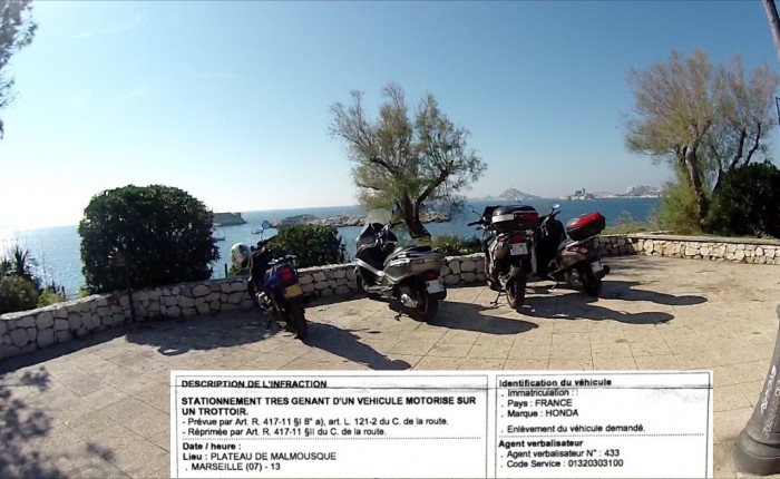 Amende de 135€ pour « Stationnement très gênant » – L’Article R417-11 dispense les motos !